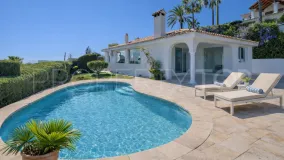 Villa en venta en Elviria