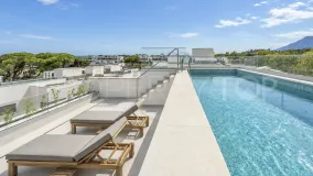 Ático con 4 dormitorios a la venta en Los Monteros
