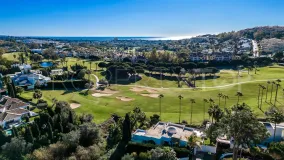 Comprar villa de 4 dormitorios en Nueva Andalucia