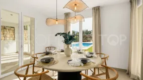 Comprar villa de 4 dormitorios en Nueva Andalucia