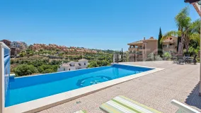 For sale villa with 4 bedrooms in Elviria