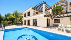 For sale villa with 4 bedrooms in Elviria