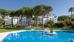 Playas del Duque, apartamento de 2 dormitorios en venta