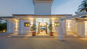 Comprar villa en Nueva Andalucia de 4 dormitorios