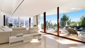 7 bedrooms villa in Nueva Andalucia for sale