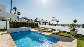 Villa en venta en Atalaya Fairways con 5 dormitorios