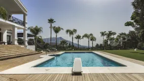 For sale El Madroñal villa with 7 bedrooms