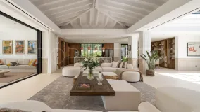 For sale 6 bedrooms villa in Nueva Andalucia