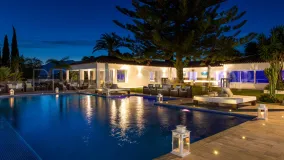 For sale villa with 8 bedrooms in Elviria