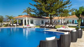 For sale villa with 8 bedrooms in Elviria