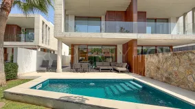 Villa pareada en venta con 4 dormitorios en Marbella Golden Mile