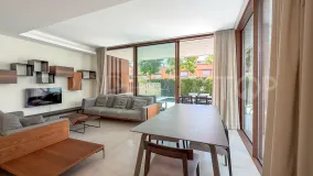 Villa pareada en venta con 4 dormitorios en Marbella Golden Mile