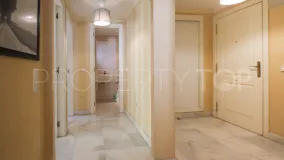 Comprar apartamento planta baja de 2 dormitorios en Marbella Golden Mile