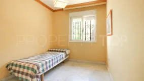 Comprar apartamento planta baja de 2 dormitorios en Marbella Golden Mile
