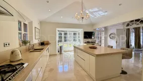 Villa en venta con 6 dormitorios en Benamara