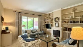 For sale town house in Guadalmina Baja with 5 bedrooms
