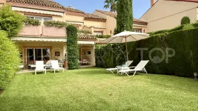 For sale town house in Guadalmina Baja with 5 bedrooms
