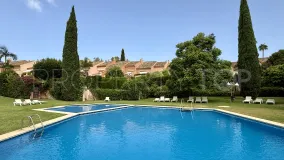 For sale town house in Guadalmina Baja with 5 bedrooms