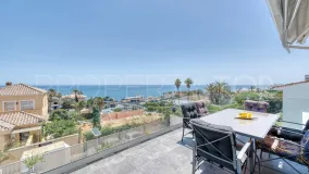 Se vende villa de 5 dormitorios en Estepona