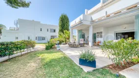 Se vende apartamento planta baja en Aloha