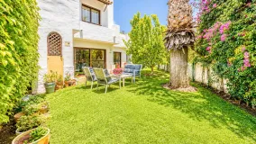 Estepona, apartamento planta baja en venta de 2 dormitorios