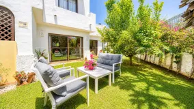 Estepona, apartamento planta baja en venta de 2 dormitorios