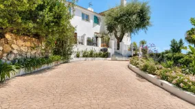 For sale El Madroñal villa