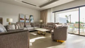 Adosado en venta con 3 dormitorios en Estepona