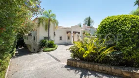 Se vende villa en Los Arqueros con 8 dormitorios