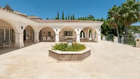 Se vende villa en Los Arqueros con 8 dormitorios