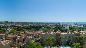 2 bedrooms penthouse in Benahavis for sale
