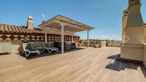 2 bedrooms penthouse in Benahavis for sale