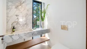 Comprar villa con 4 dormitorios en Nueva Andalucia