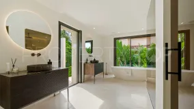Villa de 5 dormitorios en venta en Nueva Andalucia