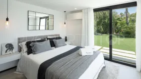 Villa de 5 dormitorios en venta en Nueva Andalucia