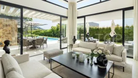 Villa en venta en Nueva Andalucia con 5 dormitorios