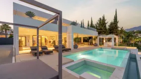 5 bedrooms villa in Nueva Andalucia for sale