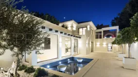 Villa de 5 dormitorios en venta en Nueva Andalucia