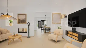 Apartamento planta baja de 2 dormitorios a la venta en Estepona