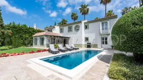 Zona F, villa en venta con 4 dormitorios