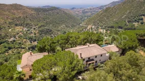 Comprar casa de 9 dormitorios en Ojen