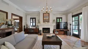 Casa en venta en Las Lomas del Marbella Club con 5 dormitorios