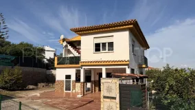 For sale house with 4 bedrooms in Los Manantiales