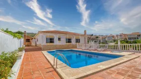 Casa de campo de 4 dormitorios a la venta en Periana