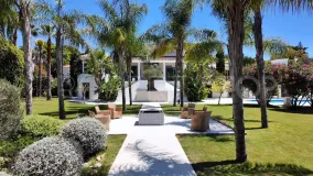 Casa con 6 dormitorios en venta en Guadalmina Baja