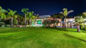 Casa con 6 dormitorios en venta en Guadalmina Baja