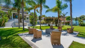 Casa con 6 dormitorios en venta en Guadalmina Baja