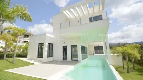 For sale 4 bedrooms house in Hacienda Elviria