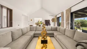 Villa for sale in Cascada de Camojan