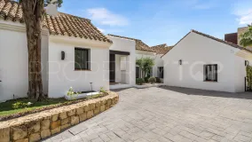 Villa for sale in Cascada de Camojan